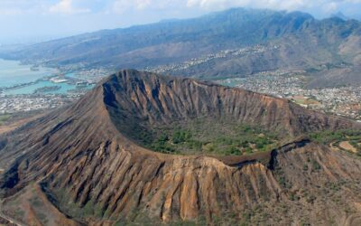What are my options for taking a private helicopter tour on Oahu?