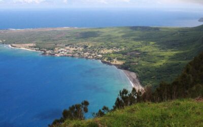 Why are Fixed Wing Aircraft in Many Ways More Suitable for a tour of Molokai?